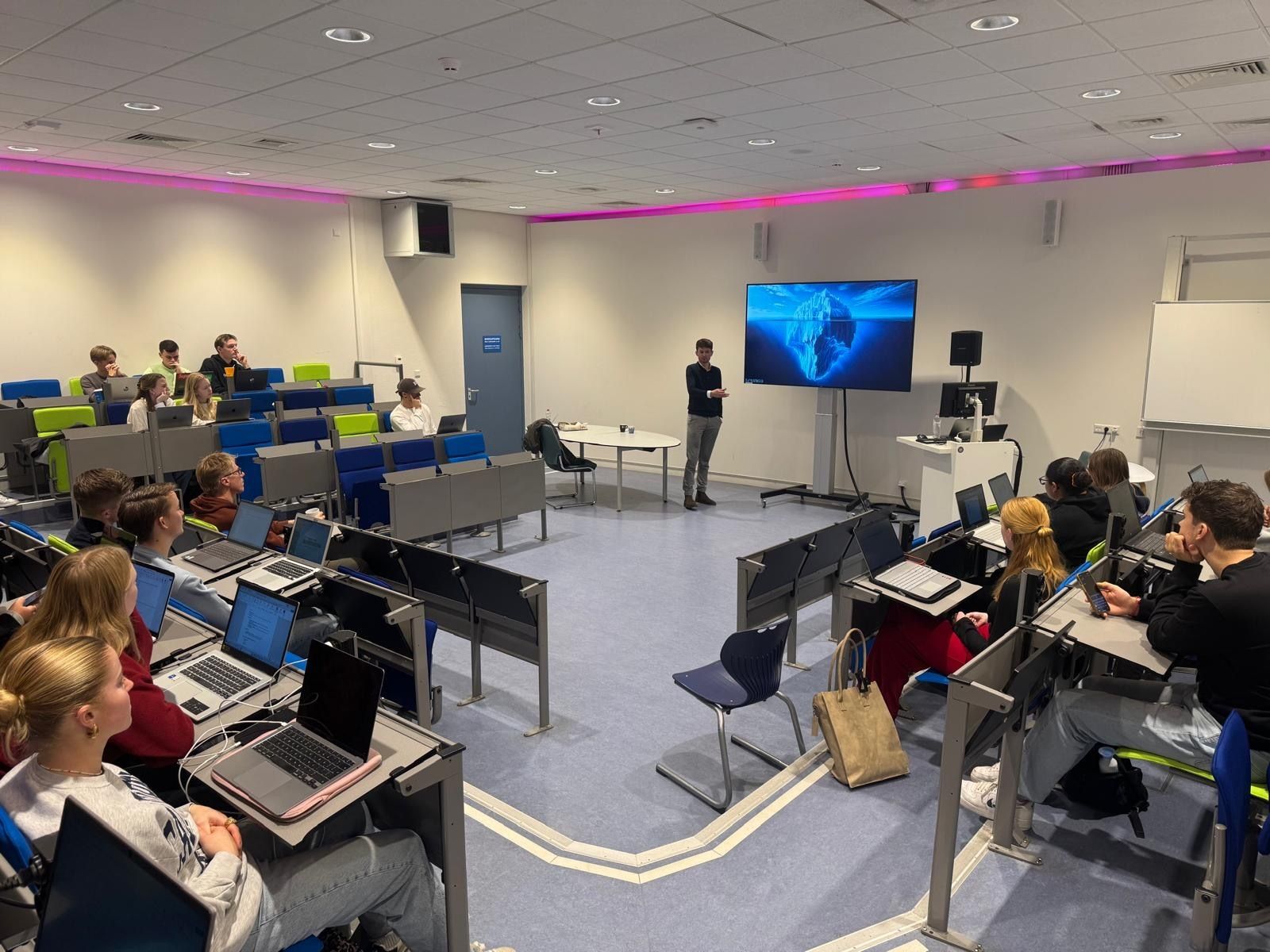 Wesley giving a guest lecture to students at Hogeschool van Amsterdam